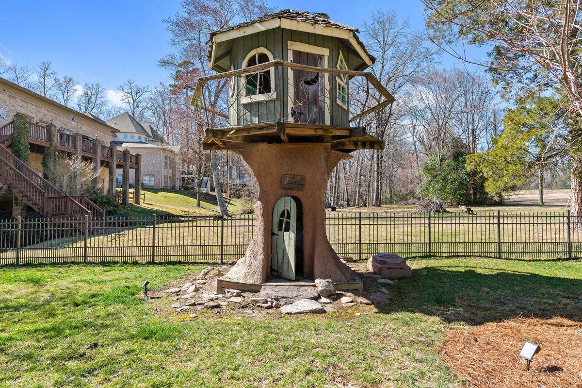 5586 Anson Rd, Greensboro, NC 27407