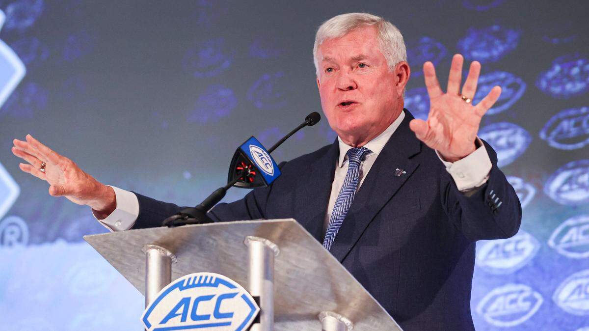 North Carolina head coach Mack Brown planned a three-hour meeting with his football team Thursday and one of the topics of discussion was going to be getting 85 percent of the Tar Heels vaccinated against COVID-19.