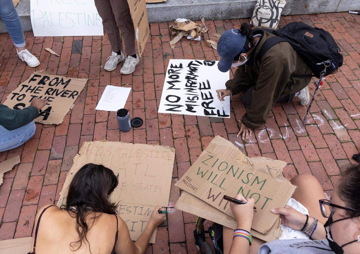 People make signs prior to a rally in support of Palestinians at UNC-Chapel Hill on Thursday, Oct. 12, 2023. The rally was organized by the UNC chapter of Students for Justice in Palestine.