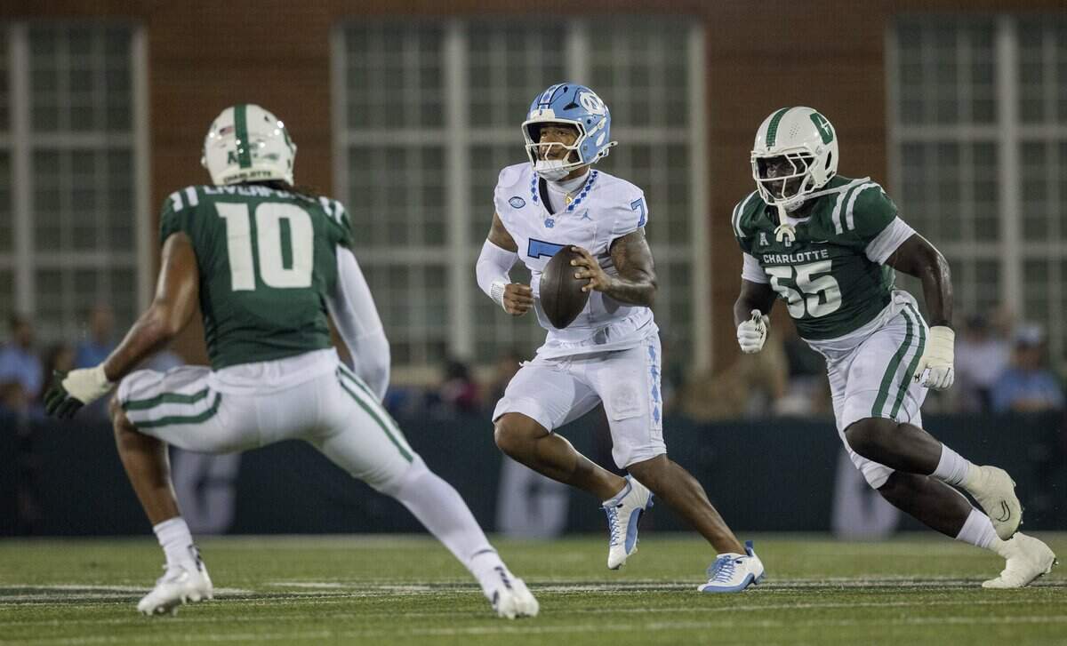 North Carolina quarterback Gio Lopez (7) looks for an open receiver in the second quarter on Saturday, September 6, 2025 at Jerry Richardson Stadium in Charlotte, N.C.