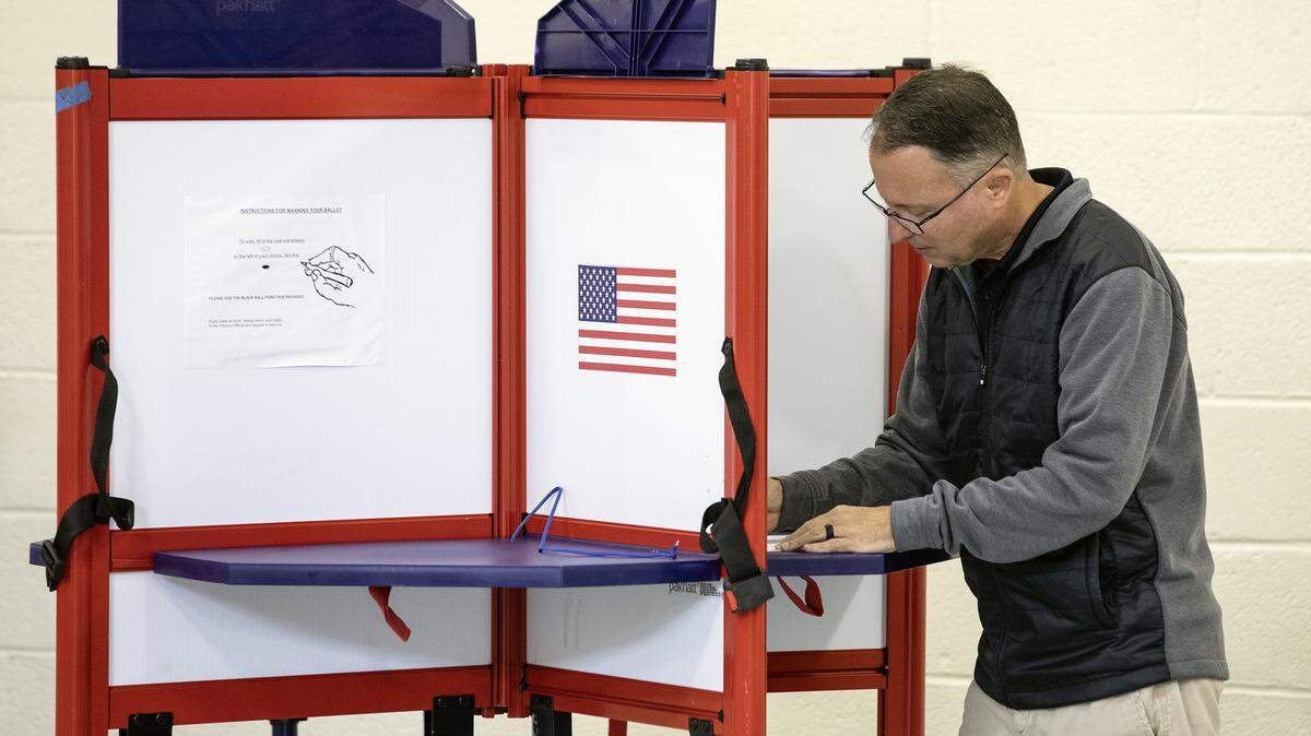 A voter marks his ballot at the Orange Grove Community Center polling place in rural Orange County north of Hillsborough, N.C., Tuesday, Nov. 5 2024. A new report shows the importance of every vote in local elections. 