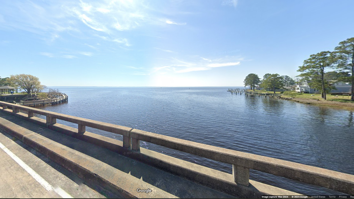 A researcher with the North Carolina Division of Marine Fisheries died while he was collecting water samples in Turnagain Bay at the southern end of Pamlico Sound, officials say.