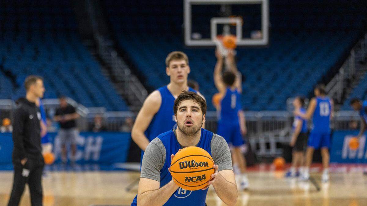 Duke’s Ryan Young (15) focuses on his free throw technique during the Blue Devils’ practice on Wednesday, March 15, 2023 at the Amway Center in Orlando, Fla.