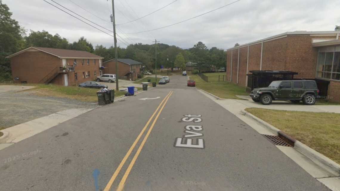 Man fatally shot east of downtown Durham. Police are investigating.