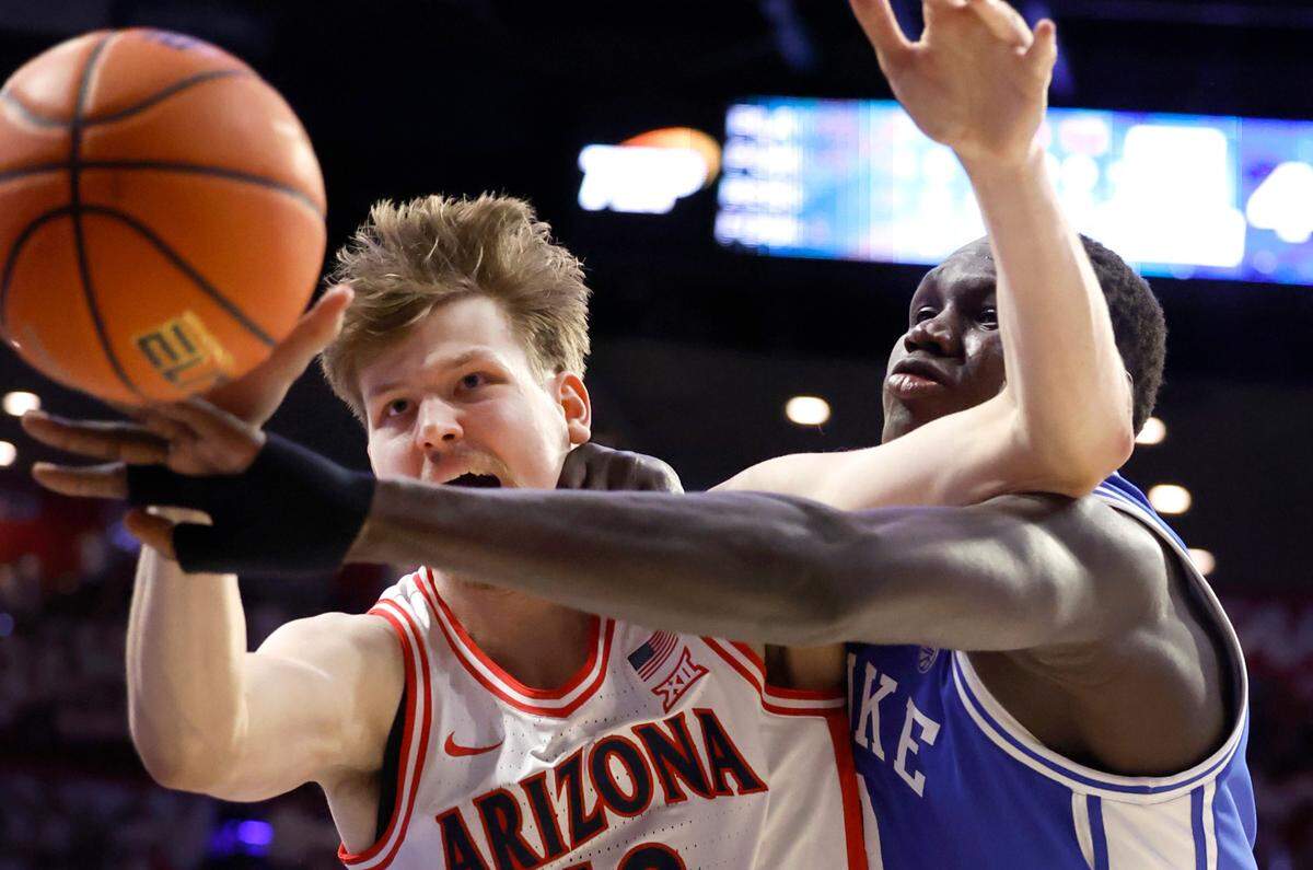 Duke’s Khaman Maluach (9) goes after the ball with Arizona’s Henri Veesaar (13) during the second half of Duke’s 69-55 victory over Arizona at the McKale Memorial Center in Tucson, Ariz., Friday, Nov. 22, 2024.