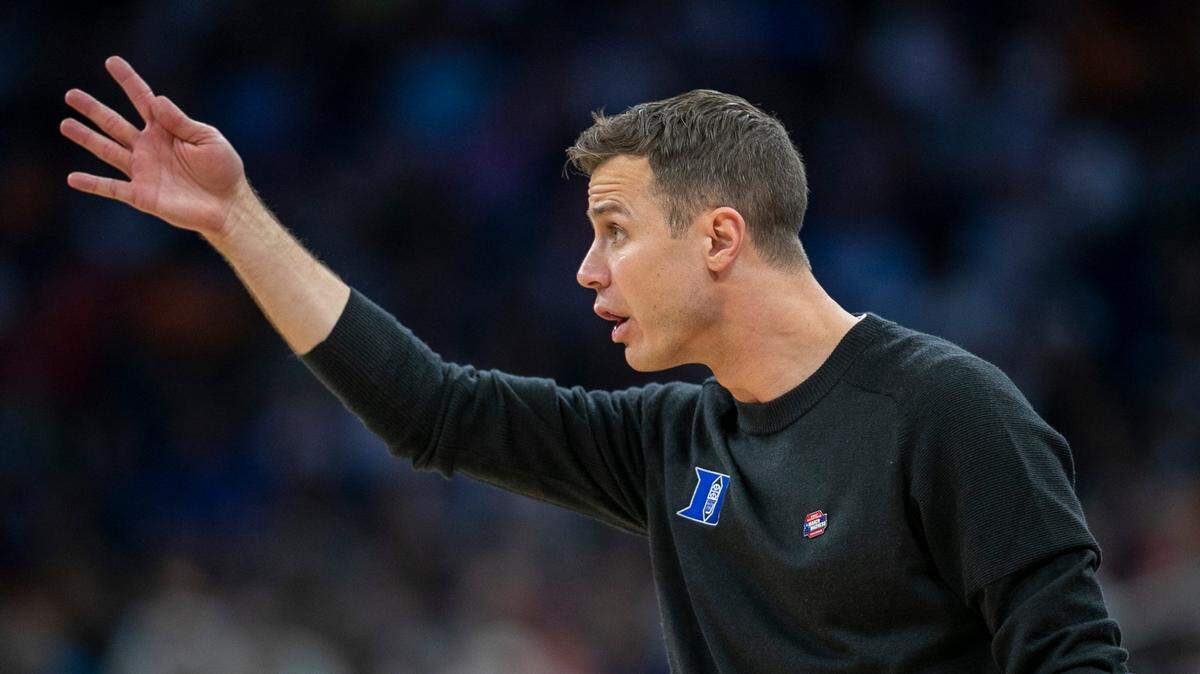 Duke coach Jon Scheyer directs his team on offense in the second half against Tennessee during the second round of the NCAA Tournament on Saturday, March 18, 2023 at the Amway Center in Orlando, Fla.