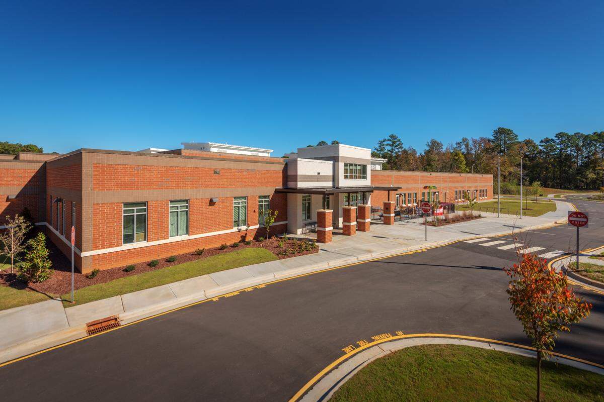 Photo of Barton Pond Elementary School in Raleigh, N.C.