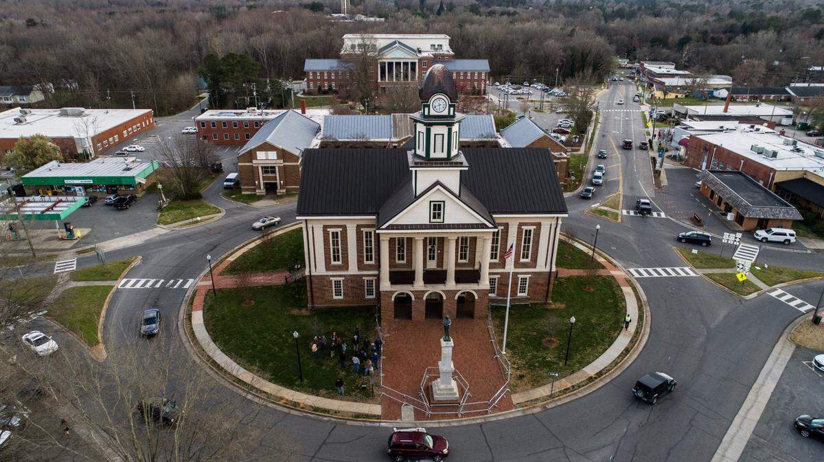 A Confederate monument stands Monday afternoon, March 18, 2019 at the Chatham County Courthouse in Pittsboro. About 30 supporters of the monument gathered around the courthouse traffic circle ahead of a county commission meeting where residents voiced opinions for an against the removal of the monument.
