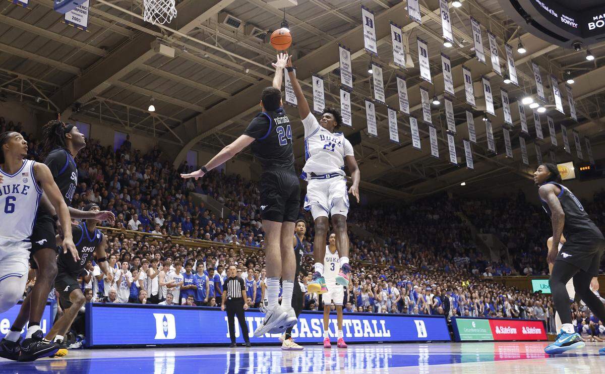 Duke’s Patrick Ngongba (21) shoots over the defense of SMU’s Samet Yigitoglu (24) during Duke’s 82-75 victory over SMU at Cameron Indoor Stadium in Durham, N.C., Saturday, Jan. 10, 2026.