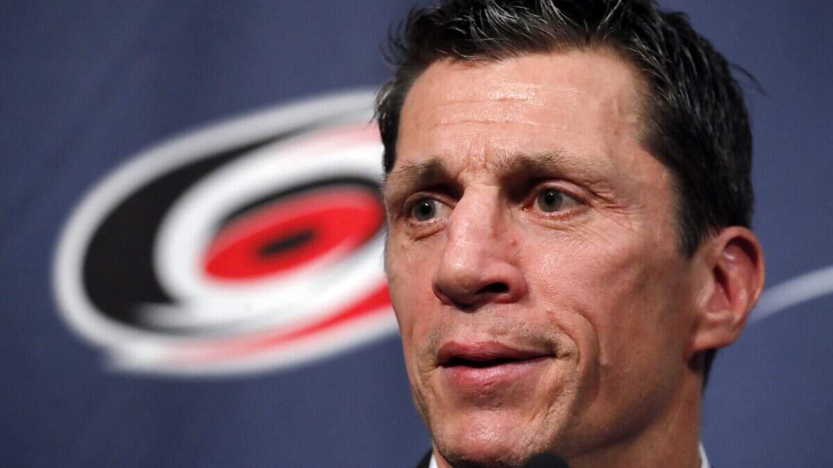Carolina Hurricanes coach Rod Brind’Amour has hired assistant coach Dean Chynoweth to complete his staff, it was announced July 17, 2018.
