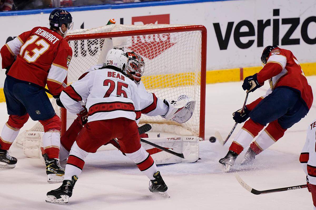 Florida Panthers right wing Patric Hornqvist, right, scores a goal against Carolina Hurricanes goaltender Frederik Andersen (31) during the first period at an NHL hockey game, Saturday, Nov. 6, 2021, in Sunrise, Fla. (AP Photo/Marta Lavandier)