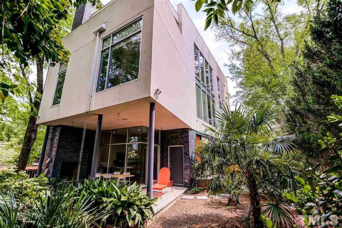 This home at 414 Yates Motor Company Alley in downtown Chapel Hill off of West Franklin Street was designed by Phil Szostak, a 1975 graduate of the School of Design at N.C. State University. His firm Szostak Design is behind projects like the renowned Durham Performing Arts Center and the Aloft hotel in downtown Durham.