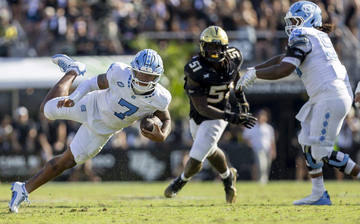 North Carolina quarterback Gio Lopez (7) is tripped up and sacked for a three-yard loss in the second quarter against UCF on Saturday, September 20, 2025 at Acrisure Bounce House Stadium in Orlando, Fla.