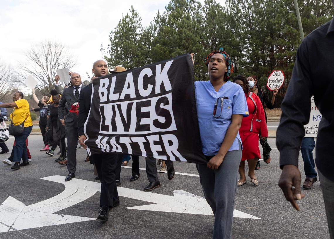 A crowd crosses Raleigh Boulevard on Thursday, Feb. 16, 2023, while marching to the spot where Darryl Williams was tased by the Raleigh Police Department. Williams died shortly afterward. During a press conference on Thursday, attorney Ben Crump called for charges in Williams’ death.