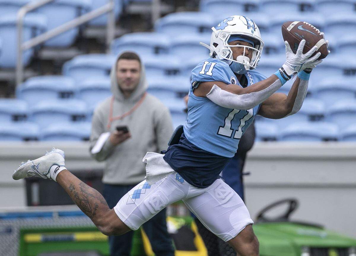 North Carolinas Josh Downs (11) pulls in a pass from quarterback Drake Maye (10) during the Tar Heels spring football game on Saturday, April 9, 2022 at Kenan Stadium in Chapel Hill, N.C.