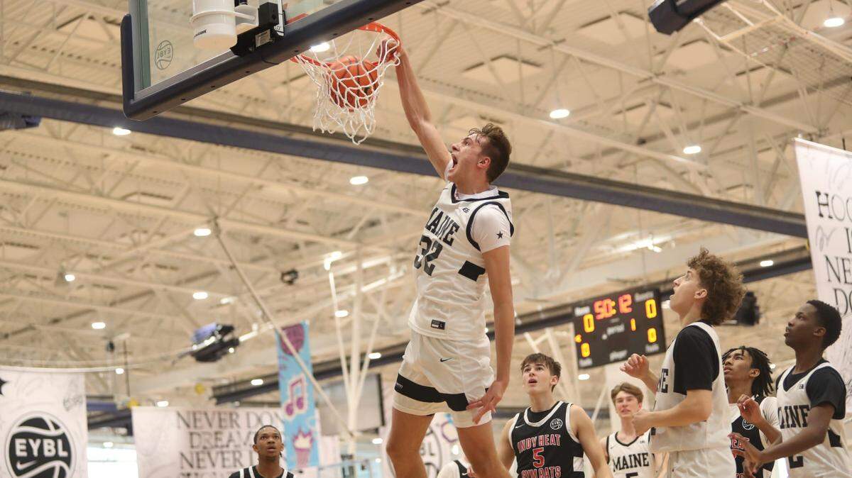 Maine United’s Cooper Flagg dunks the ball during a fast break against Team Indy Head during the Nike EYBL Session 4 on May 27, 2023, at Memphis Sports and Events Center in Memphis, Tenn.