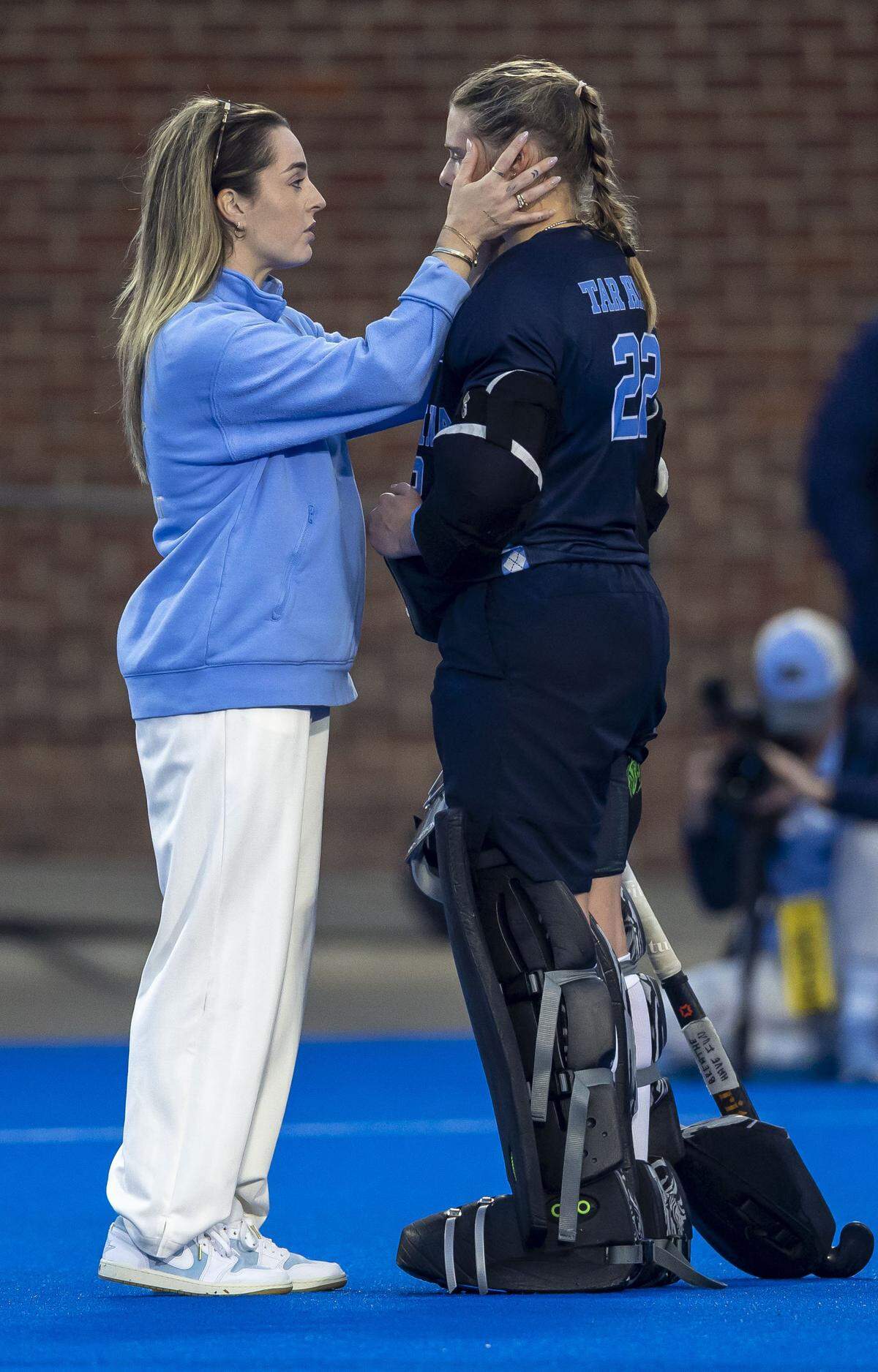 North Carolina coach Erin Matson consoles freshman goalkeeper Merritt Skubisz (22) following the Tar Heels’ 4-3 overtime loss to Northwestern in the NCAA field hockey national semi-final game at Jack Katz Stadium on Friday, November 21, 2025 in Durham, N.C. 