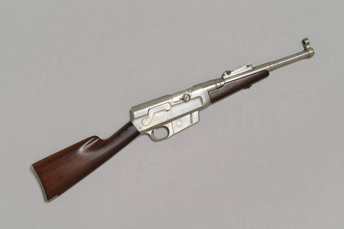 The 1926 carbine, made at Caledonia Prison by David “Carbine” Williams.