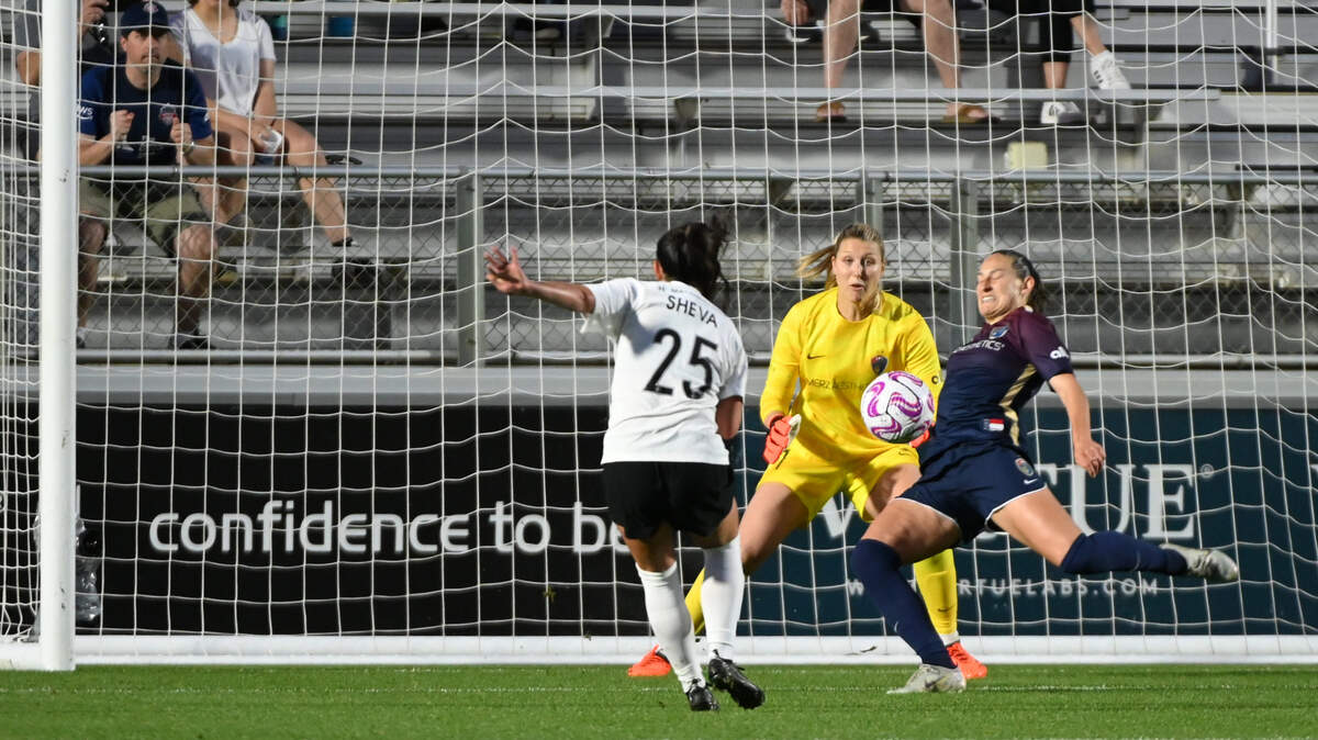 Washington Spirit midfielder Marissa Sheva (25) shoots during the first half at WakeMed Soccer Park.