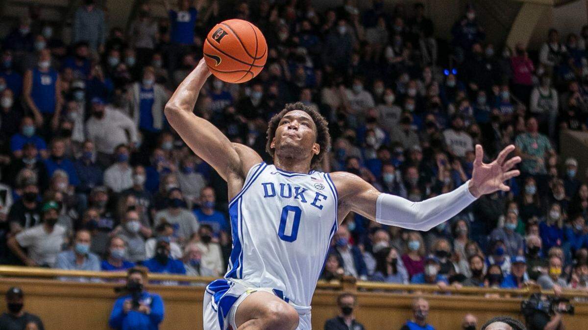 Duke’s Wendell Moore Jr. (0) soars to the basket for a dunk in the first half against Appalachian State on Wednesday, Thursday 16, 2021 at Cameron Indoor Stadium in Durham, N.C.
