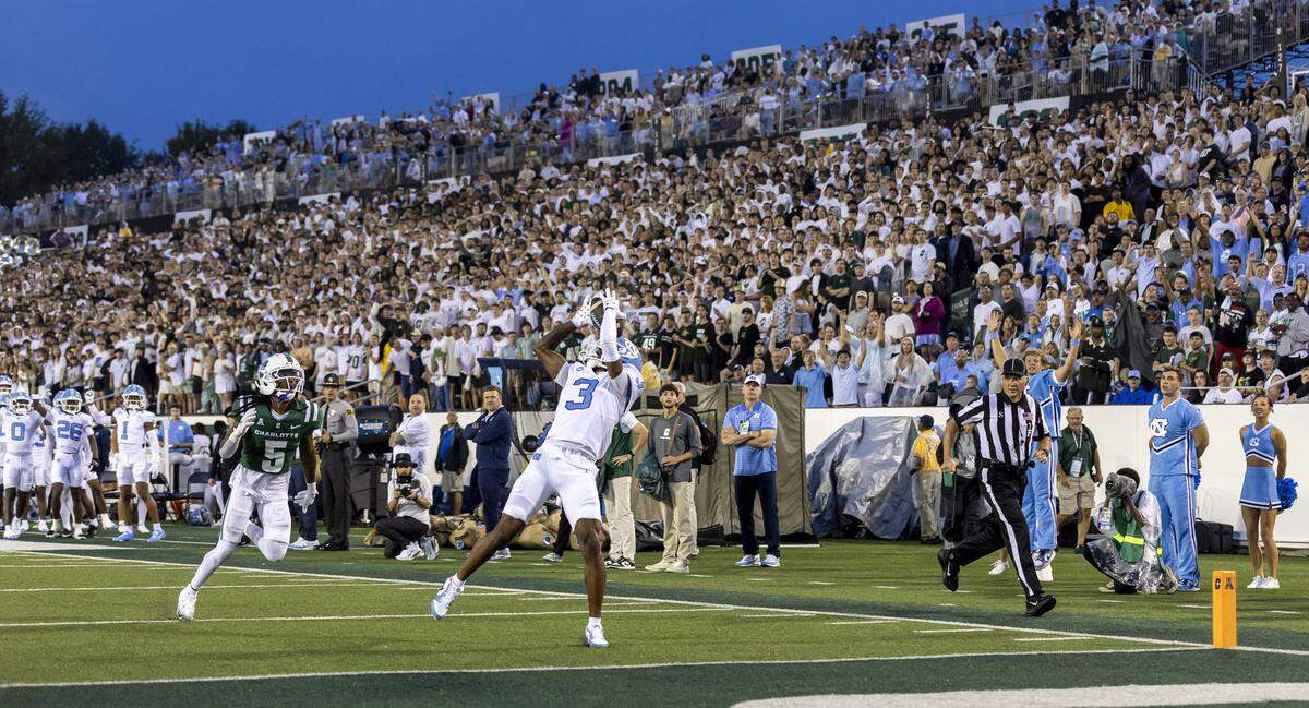 North Carolina wide receiver Chris Culliver (3) pulls in a 51-yard touchdown pass from quarterback Gio Lopez to give the Tar Heels a 7-0 lead over UNC Charlotte in the first quarter on Saturday, September 6, 2025 at Jerry Richardson Stadium in Charlotte, N.C. 