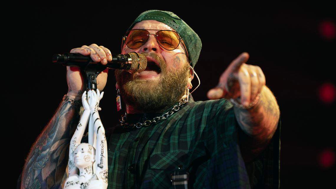 Teddy Swims brings his own brand of therapy to Raleigh