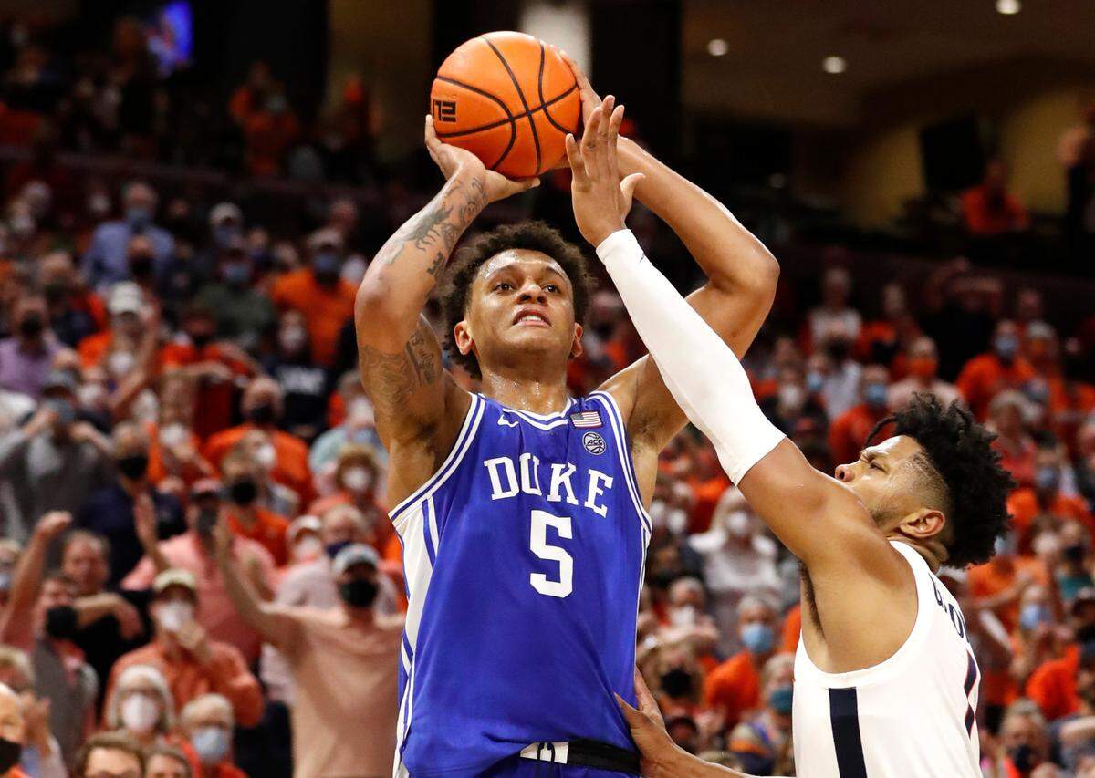Duke’s Paolo Banchero (5) shoots as Virginia’s Jayden Gardner (1) defends during the first half of Duke’s game against Virginia at John Paul Jones Arena in Charlottesville, VA, Wednesday, Feb. 23, 2022.