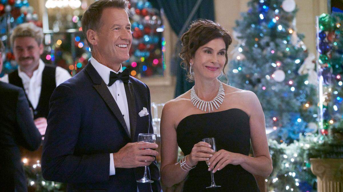 James Denton and Teri Hatcher in the Hallmark Christmas movie “A Kiss Before Christmas.”
