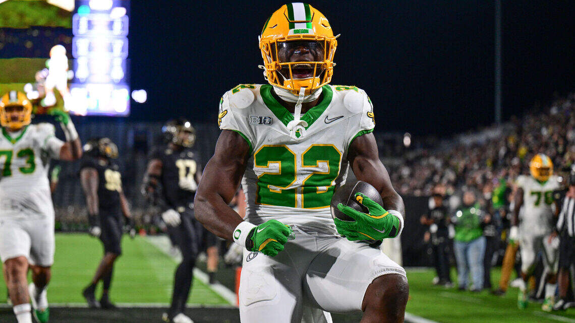 AP Top 25 college football new poll: Oregon moves to No. 1 as Texas falls. But how far?