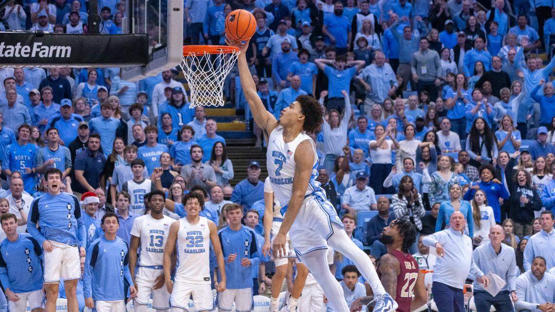 North Carolina’s Seth Trimble (7) scores on a fast break to tie Florida State 56-56, overcoming a fourteen point deficit in the second half on Saturday, December 2, 2023 at the Smith Center in Chapel Hill, N.C.