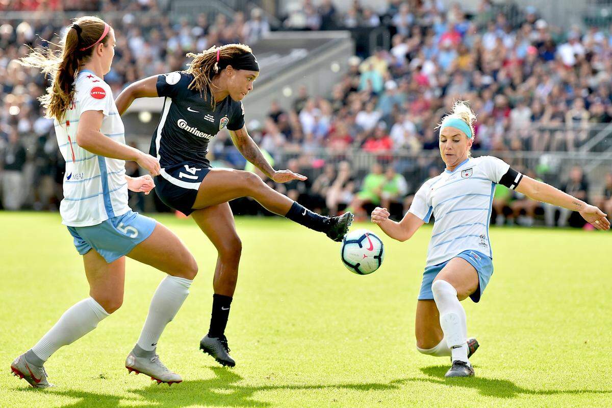 Former North Carolina Courage striker Jessica McDonald (14) kicks the ball against Chicago Red Stars’ Katie Naughton (5) and Julie Ertz (8) in a match on Oct. 27, 2019, at WakeMed Soccer Park in Cary, N.C.