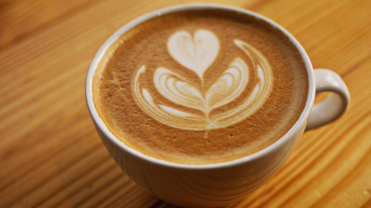 A new study found that coffee and tea drinkers had lower risks of dementia and stroke.