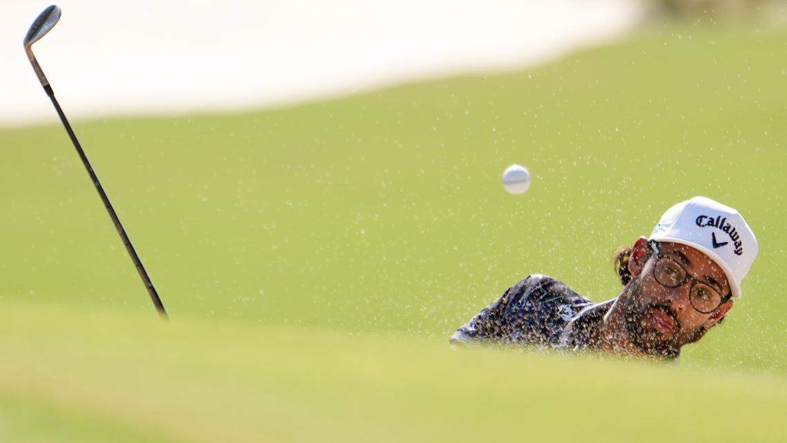 Akshay Bhatia, with the late Grayson Murray in his thoughts, contending in US Open