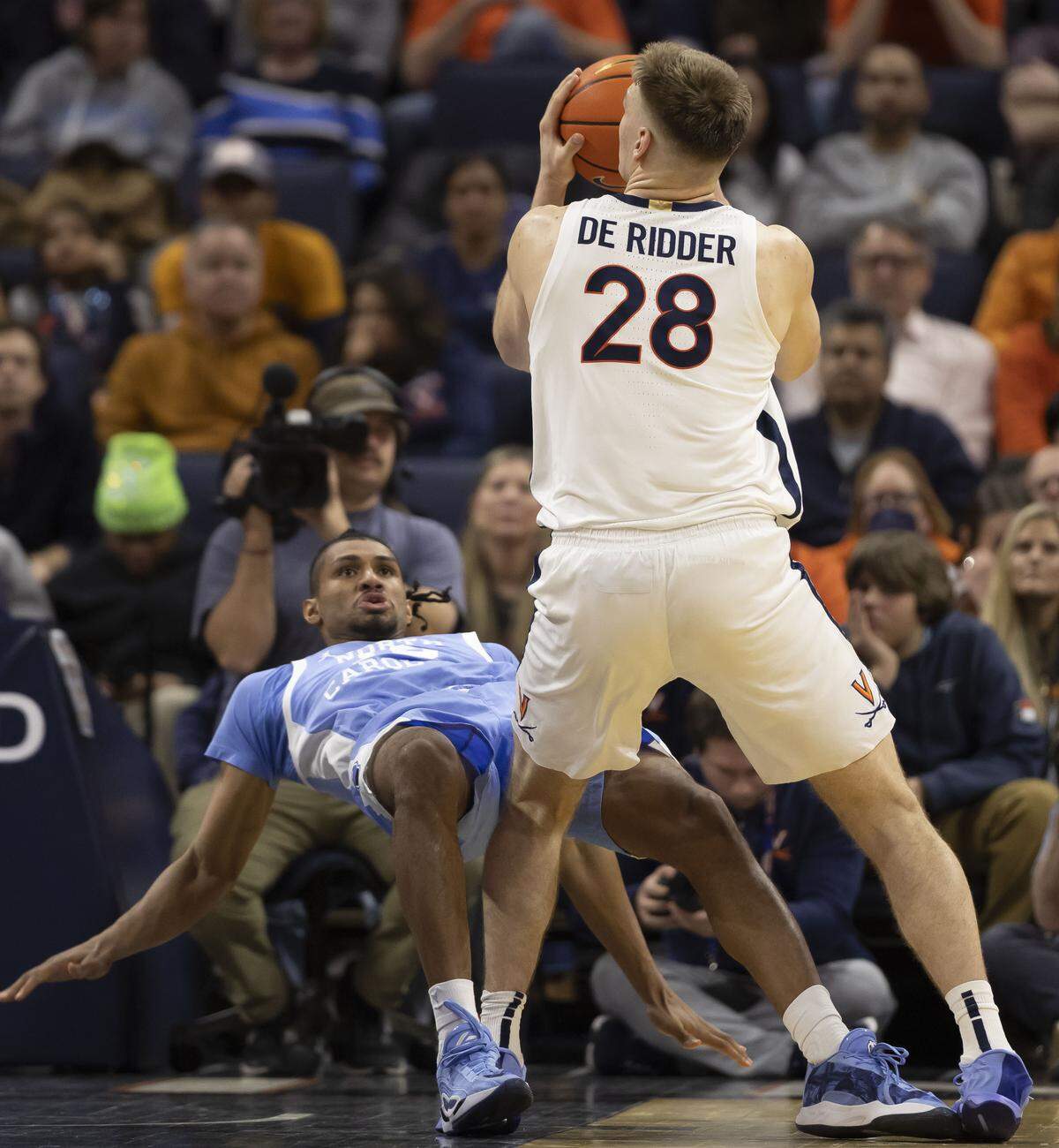 North Carolina forward Jarin Stevenson (15) takes a charge after a collision with Virginia’s Thijs De Ridder (28) in the second half on Saturday, January 24, 2026 at John Paul Jones Arena in Charlottesville, Va. 