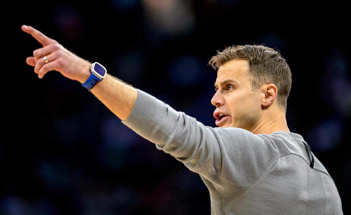 Duke coach Jon Scheyer directs his players on defense in the first half against Oral Roberts during the first round of the NCAA Tournament on Thursday, March 16, 2023 at the Amway Center in Orlando, Fla.
