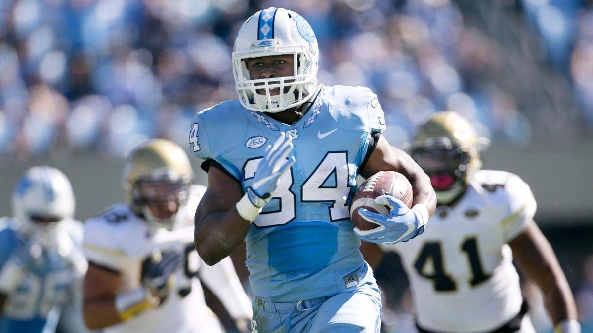 North Carolina’s Elijah Hood (34) races 36 yards for a touchdown in the first quarter against Georgia Tech on Saturday, November 5, 2016 at Kenan Stadium in Chapel Hill, N.C. Hood rushed for 168 yards on 12 carries for three touchdowns in the Tar Heels’ victory.
