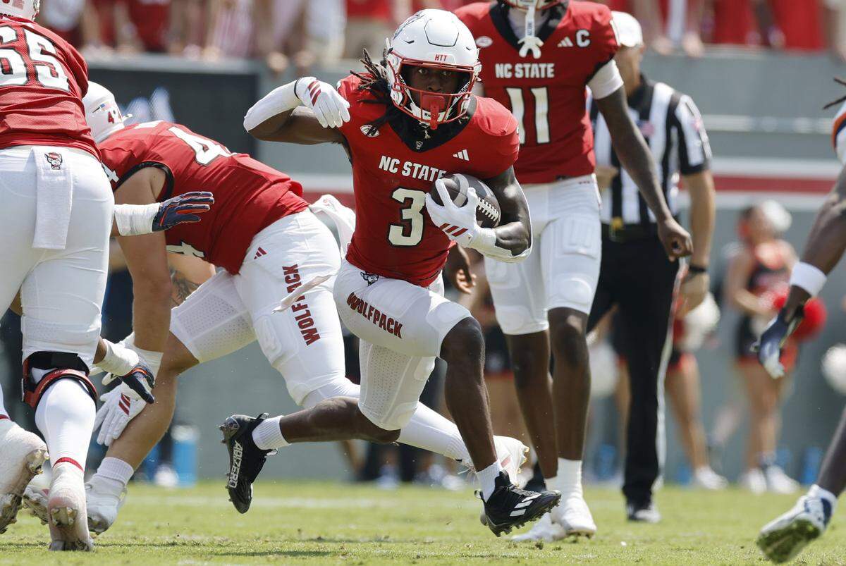 N.C. State running back Hollywood Smothers (3) gains yards during the first half of N.C. State’s game against Virginia at Carter-Finley Stadium in Raleigh, N.C., Sat. Sept. 6, 2025.