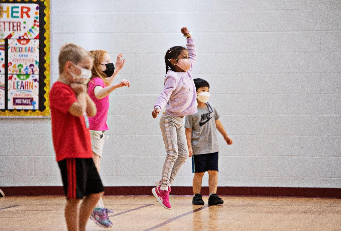 Kindergartners are spread out during P.E. at Carpenter Elementary School in Cary on Thursday morning, Aug. 19, 2021. Rules such as keeping their face masks on have been a learning curve for some new and returning students at year-round schools like Carpenter Elementary.