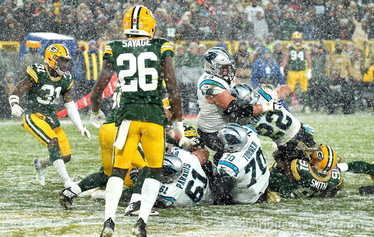 Carolina Panthers guard Greg Van Roten, center, tries to toss running back Christian McCaffrey into the end zone on the final play of the game against the Green Bay Packers Sunday. The Panthers didn’t score on the play and lost, 24-16.