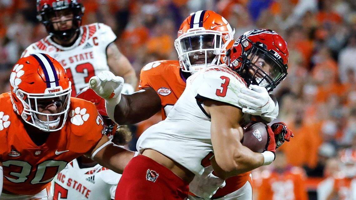 NC State Wolfpack loses its first game of college football season to Clemson Tigers