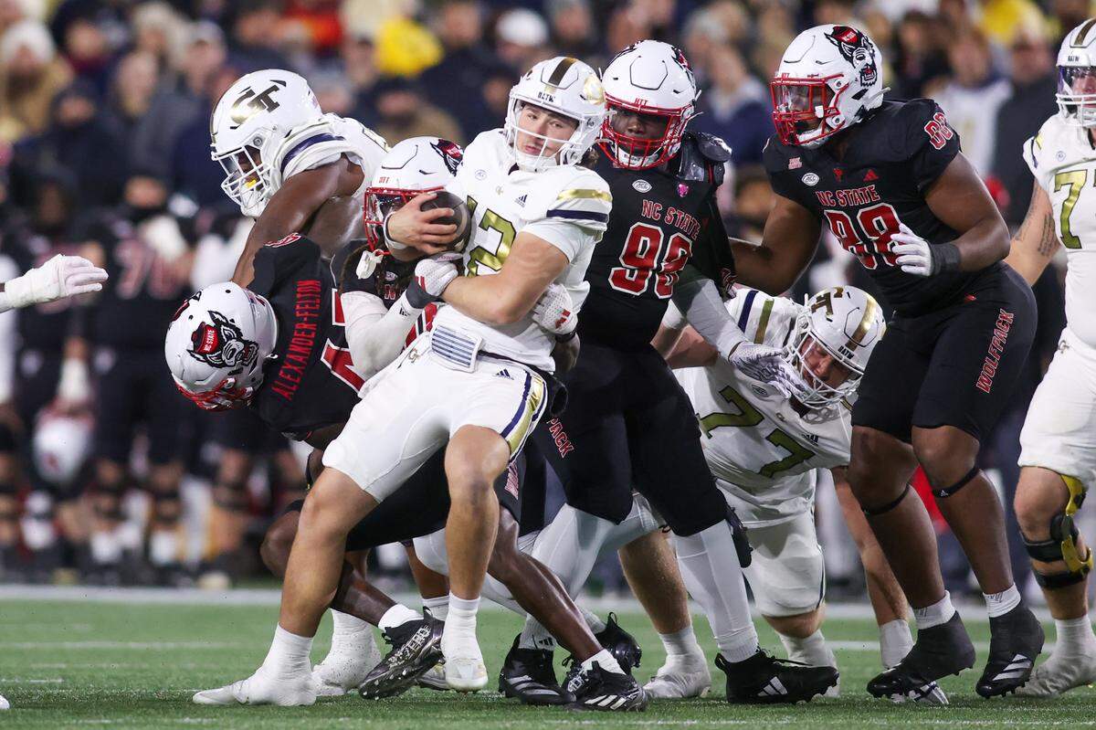 Georgia Tech Yellow Jackets quarterback Aaron Philo (12) runs the ball against the North Carolina State Wolfpack in the second quarter at Bobby Dodd Stadium at Hyundai Field.