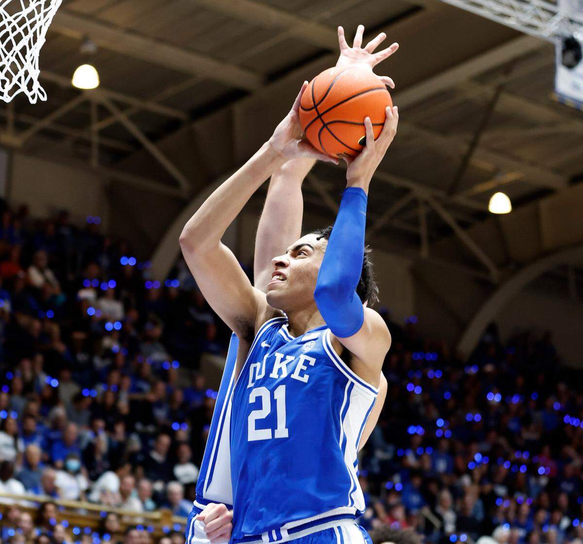 Duke’s Christian Reeves (21) drives to the basket past Ryan Young (15) during the Blue-White scrimmage during Duke’s Countdown to Craziness at Cameron Indoor Stadium in Durham, N.C., Friday, Oct. 21, 2022.