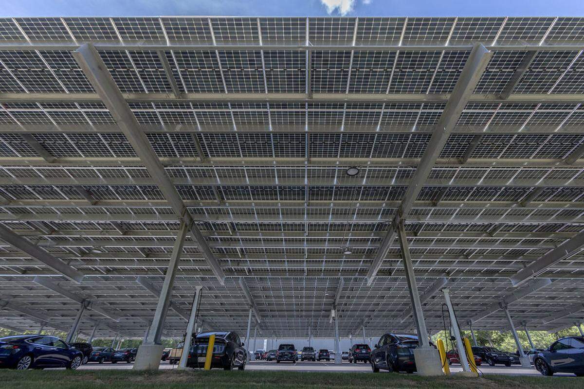 The solar panels over the parking lot of the Siemens plant in Wendell, North Carolina, generate 1.25 megawatts of power, while also providing shade for the cars and trucks underneath.