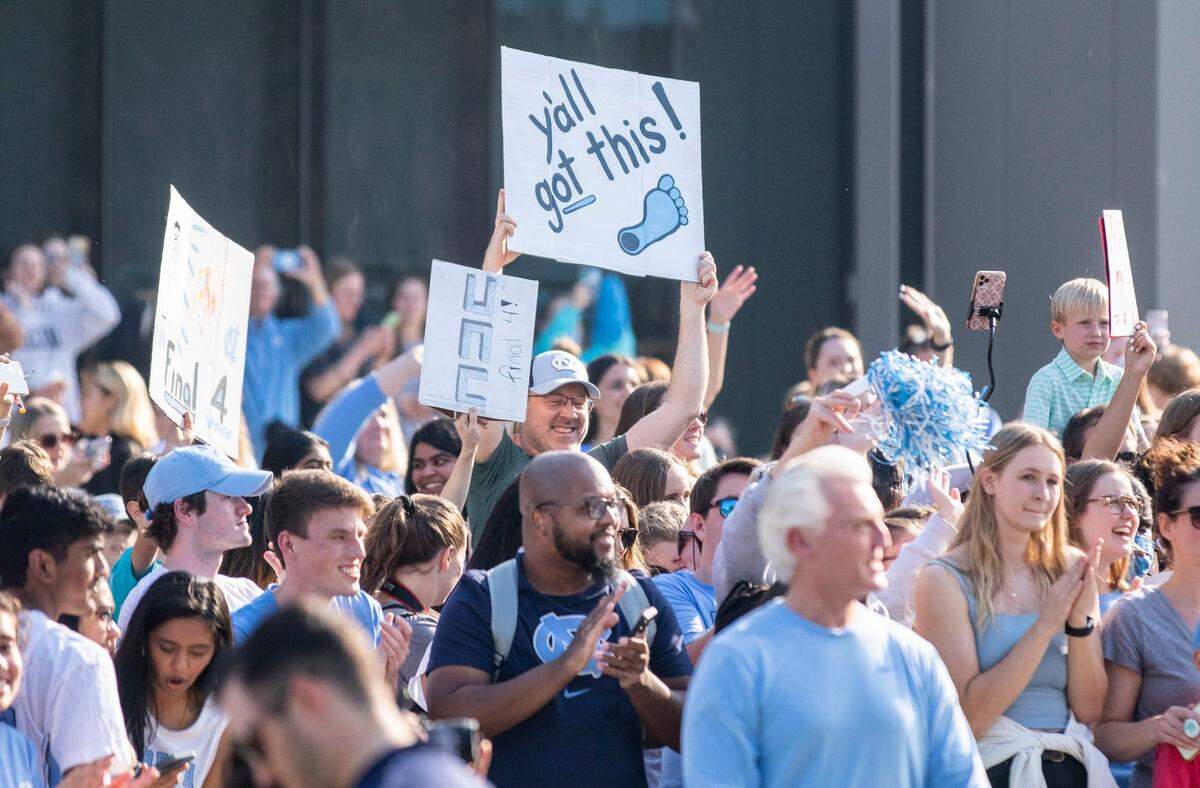 A UNC basketball fan holds a sign that reads ÒyÕall got thisÓ as the team leaves Chapel Hill, N.C. for New Orleans to play in the Final Four on Wednesday, March 30, 2022.