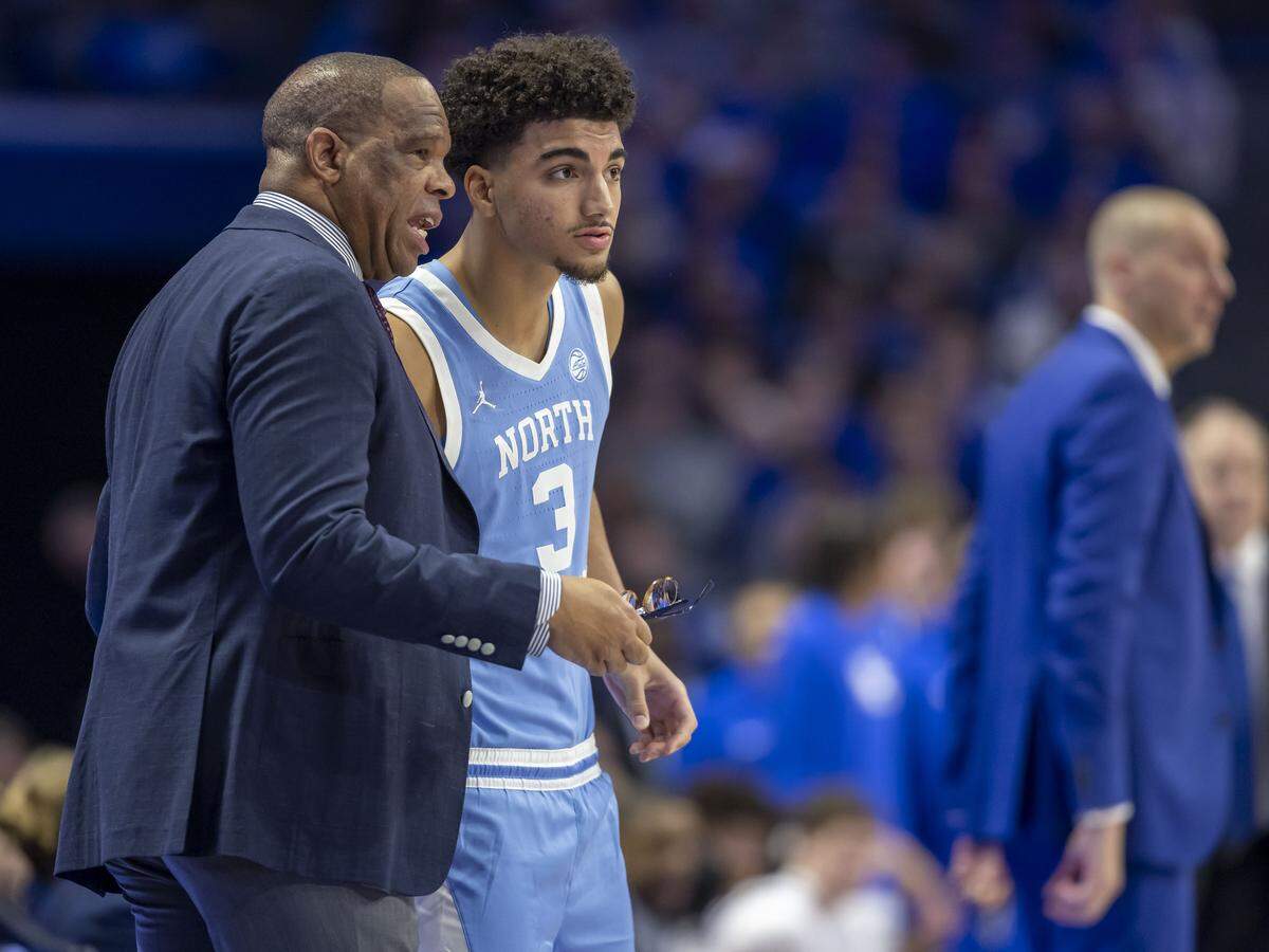 North Carolina coach Hubert Davis talks with guard Derek Dixon (3) before sending him into the game in the first half against Kentucky on Tuesday, December 2, 2025 at Rupp Arena in Lexington, Ky.