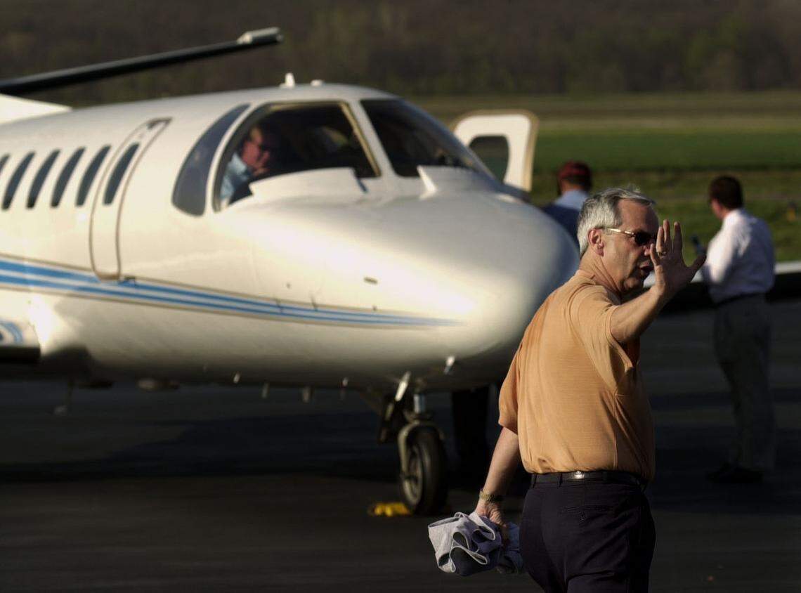 Roy Williams waves to a small gathering of fans and well wishers as he prepares to board a private jet at Lawrence Municipal Airport that would deliver him to North Carolina on Monday (04/14/03). Williams will replace Matt Dougherty as the men’s head basketball coach. (PHOTO BY SHANE KEYSER/STAFF) NOT PUBLISHED-BASKETBALL