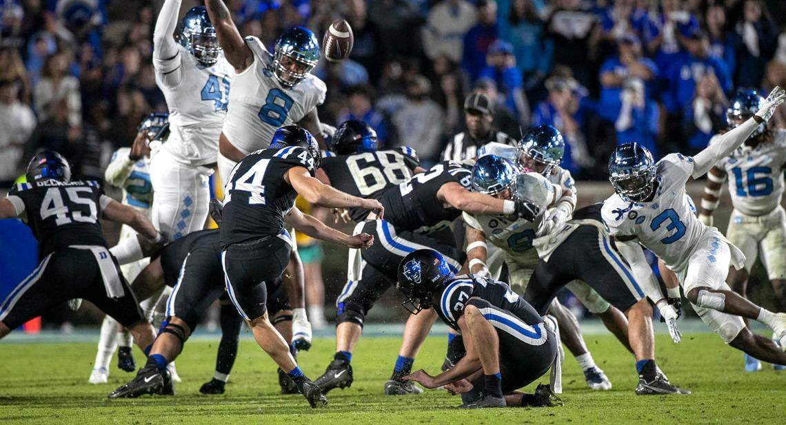 Duke kicker Charlie Ham (40) misses a 43-yard field goal attempt with 2:09 to play in fourth quarter, turning the ball over to North Carolina on Saturday, October 15, 2022 at Wallace-Wade Stadium in Durham, N.C.