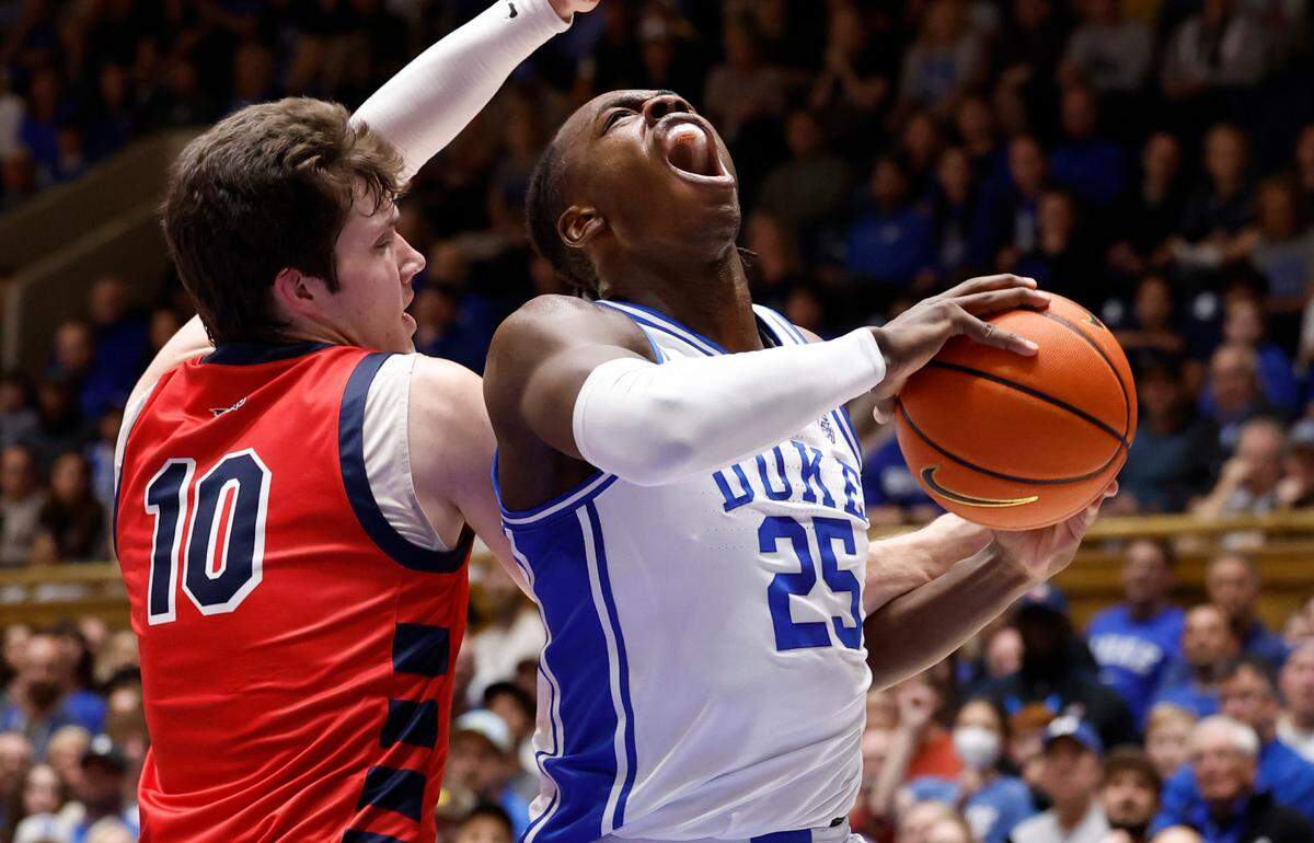 Duke’s Mark Mitchell (25) heads to the basket as Southern Indiana’s Jack Mielke (10) defends during the first half of Duke’s game against Southern Indiana at Cameron Indoor Stadium in Durham, N.C., Friday, Nov. 24, 2023.