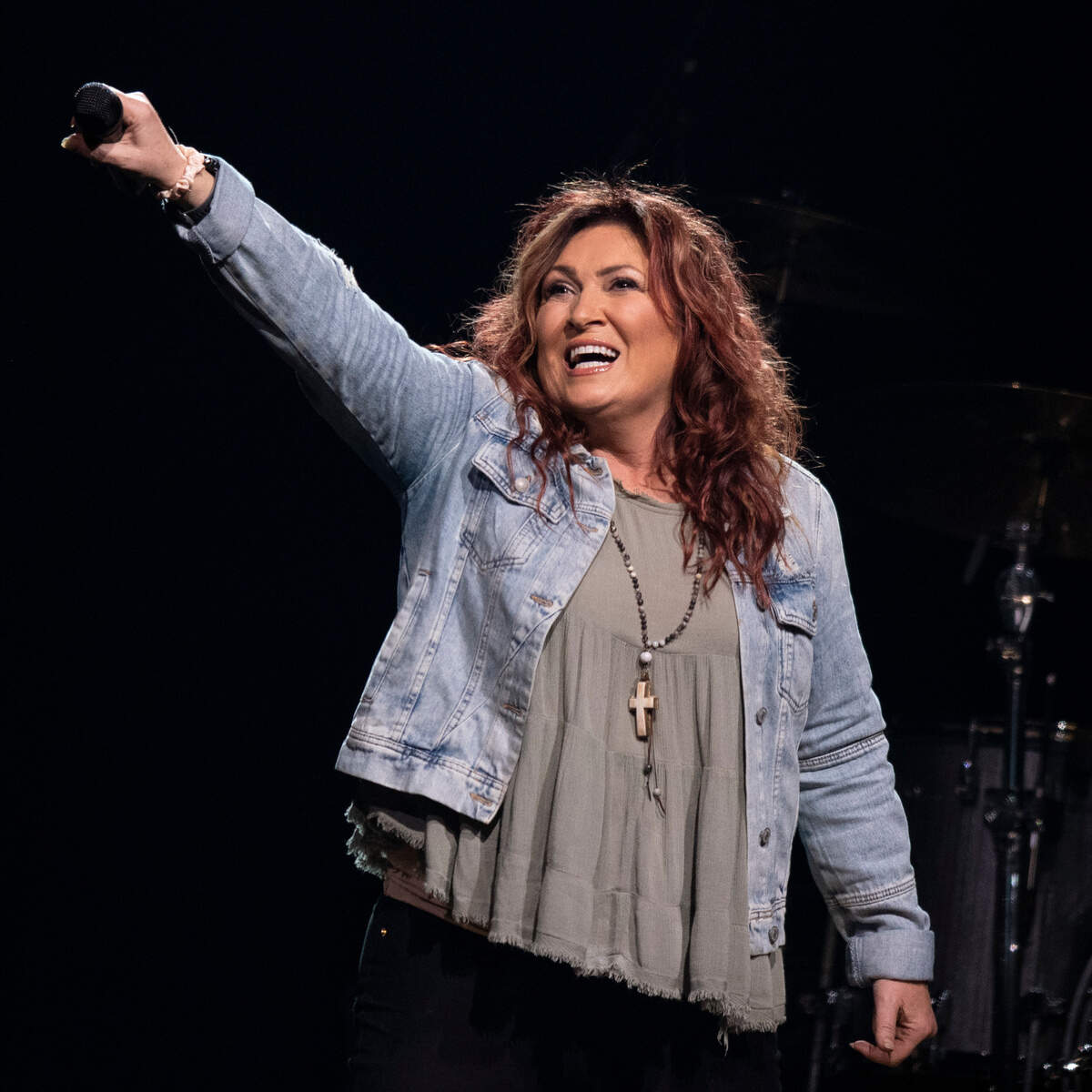 Jo Dee Messina thanks the crowd as she opens for Reba McEntire in concert at Raleigh, N.C.’s PNC Arena, Saturday night, Dec. 3, 2022.