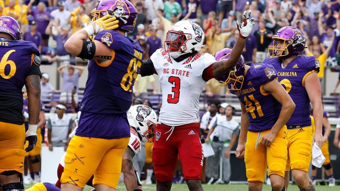NC State football holds on to beat East Carolina, 21-20, in opener